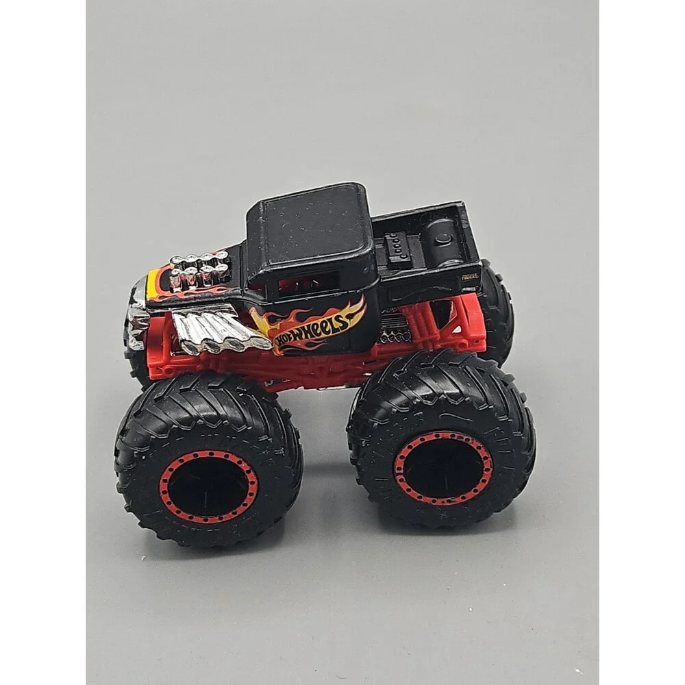 Hot Wheels Monster Jam Truck 1:64 Bone Shaker Diecast Flame Black Red